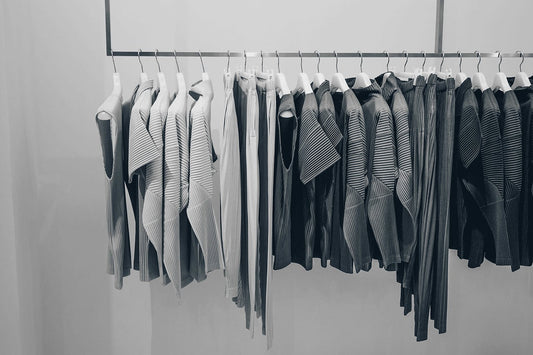 Luxe VS. Fast Fashion : Pourquoi Choisir des Vêtements de Qualité ✨👗